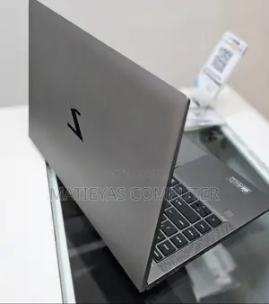 New Laptop HP ZBook Firefly G8 16GB Intel Core I7 SSD 512GB