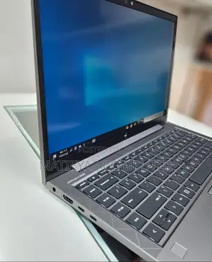 New Laptop HP ZBook Firefly G8 16GB Intel Core I7 SSD 512GB