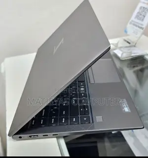 New Laptop HP ZBook Firefly G8 16GB Intel Core I7 SSD 512GB