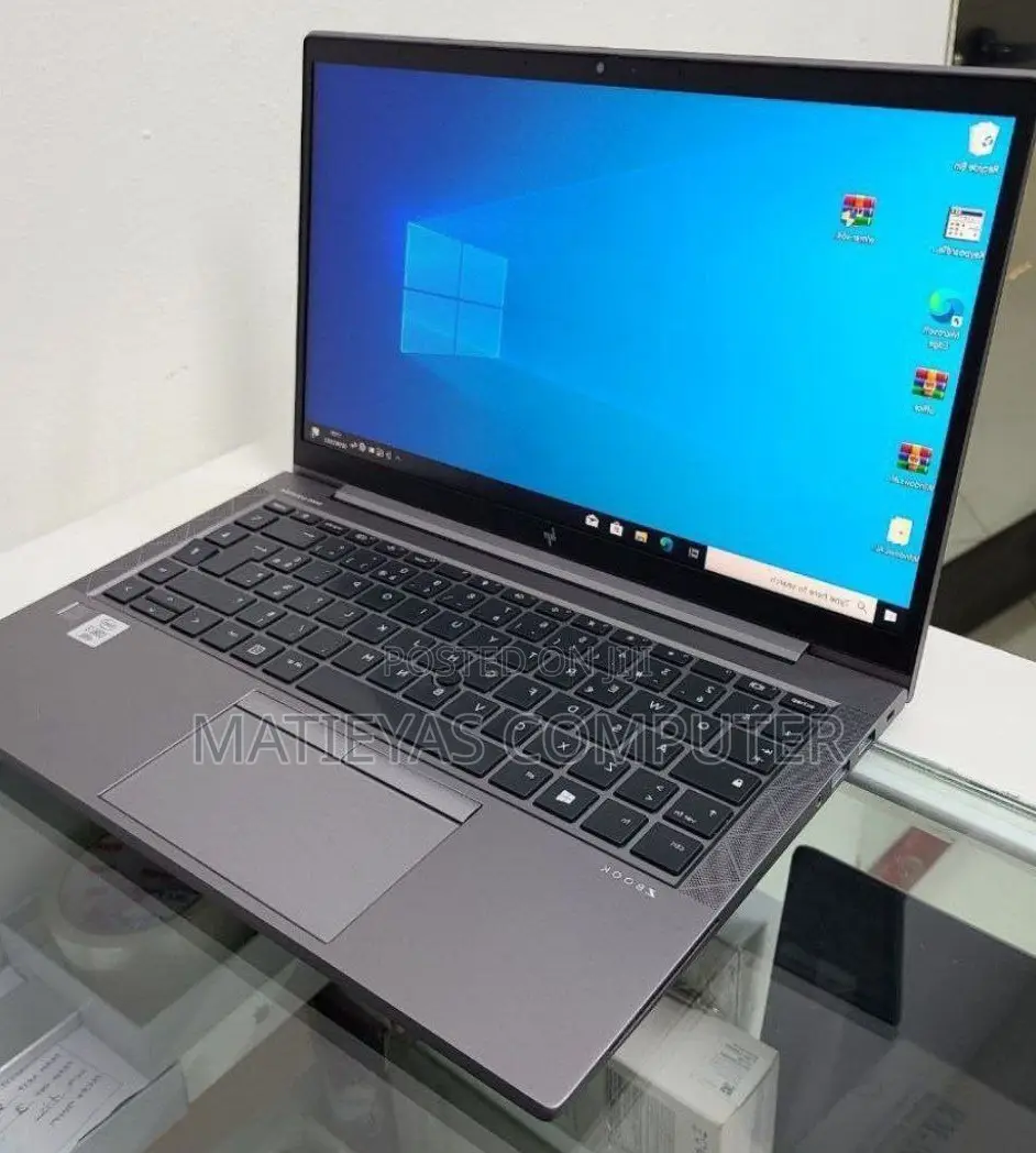 New Laptop HP ZBook Firefly G8 16GB Intel Core I7 SSD 512GB