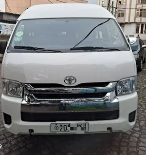 Photo - Toyota HiAce 2016 White