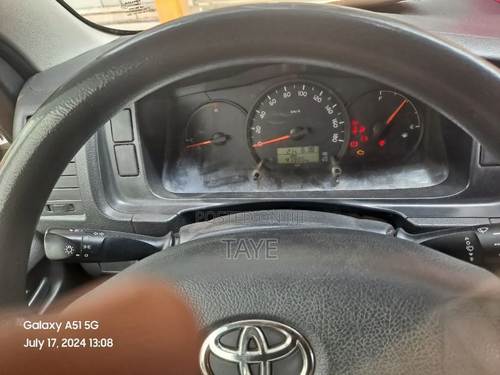 Toyota HiAce 2016 White