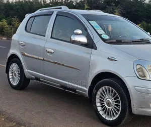 Toyota Vitz 2004 Silver