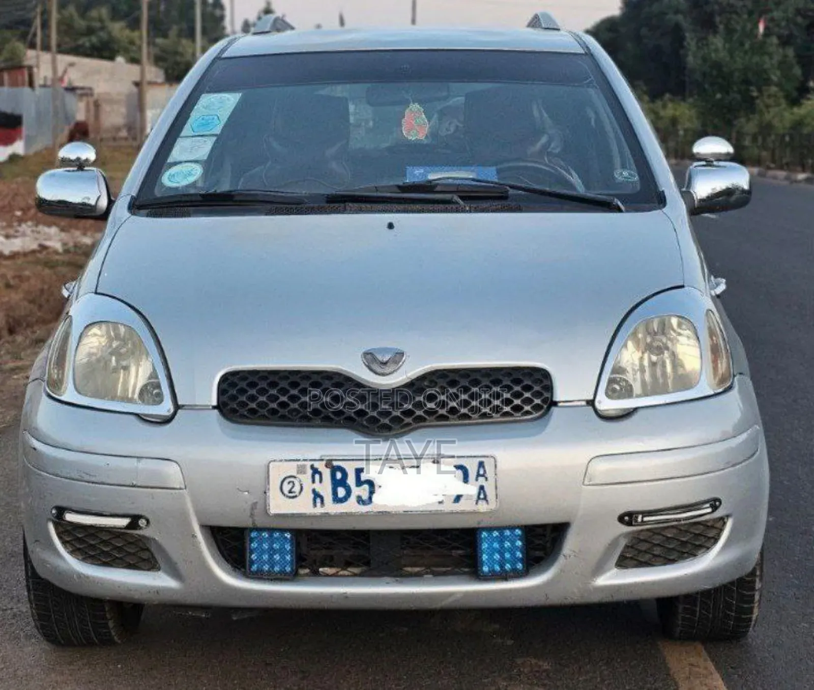 Toyota Vitz 2004 Silver