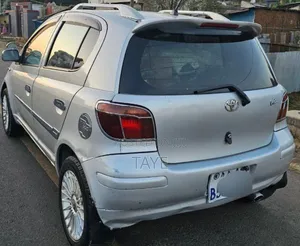 Toyota Vitz 2004 Silver