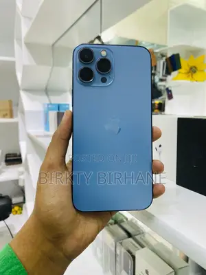 Photo - Apple iPhone 13 Pro Max 128 GB Blue