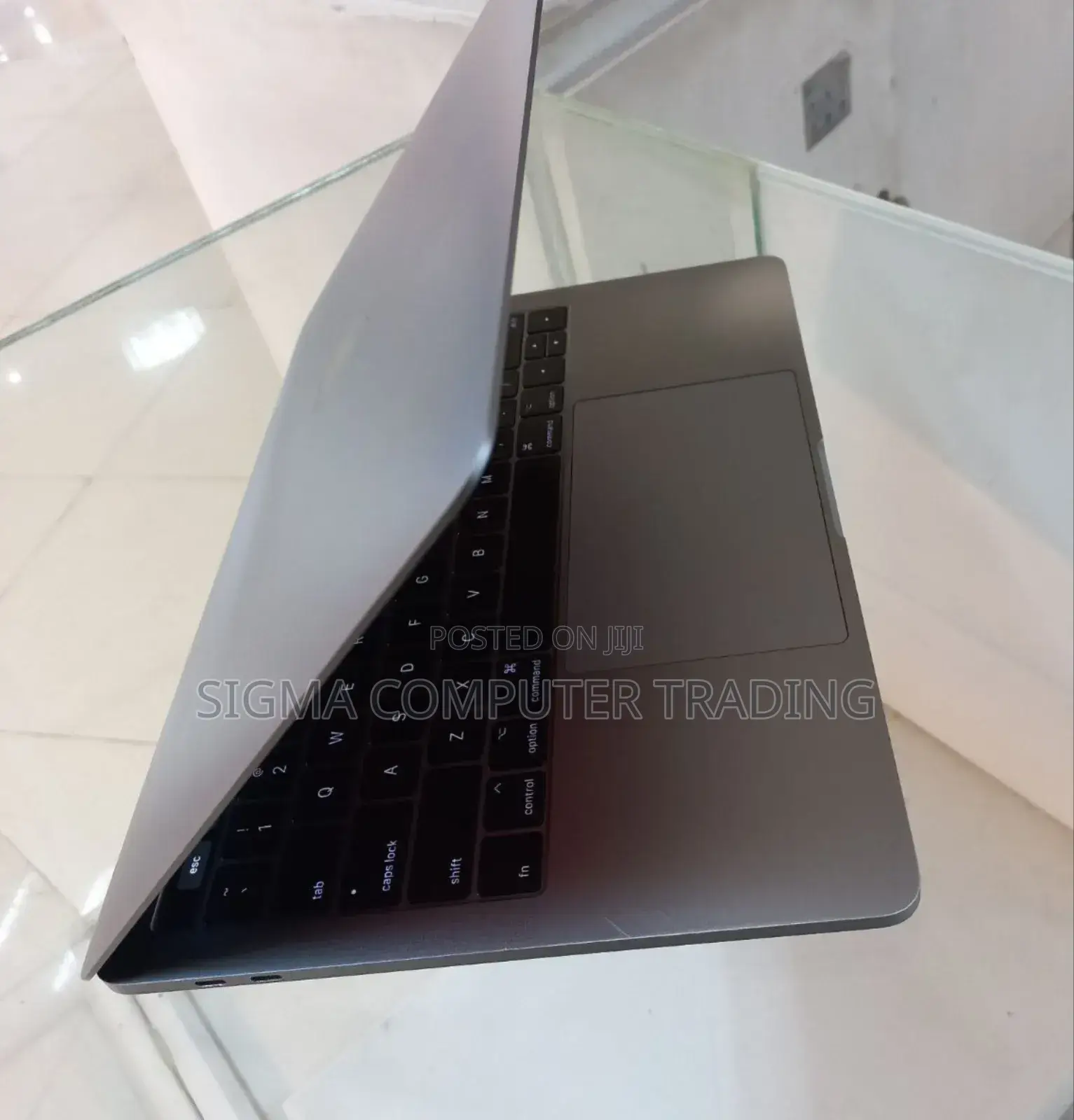 New Laptop Apple MacBook Pro 2017 8GB Intel Core I5 SSD 256GB