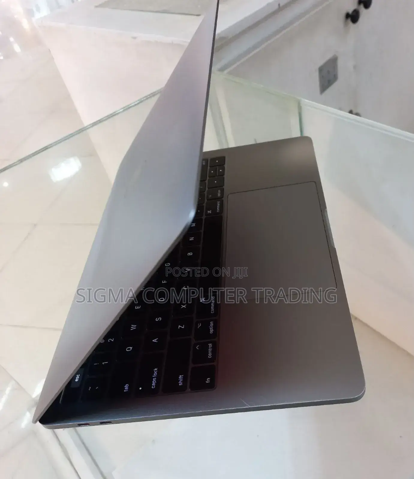 New Laptop Apple MacBook Pro 2017 8GB Intel Core I5 SSD 256GB