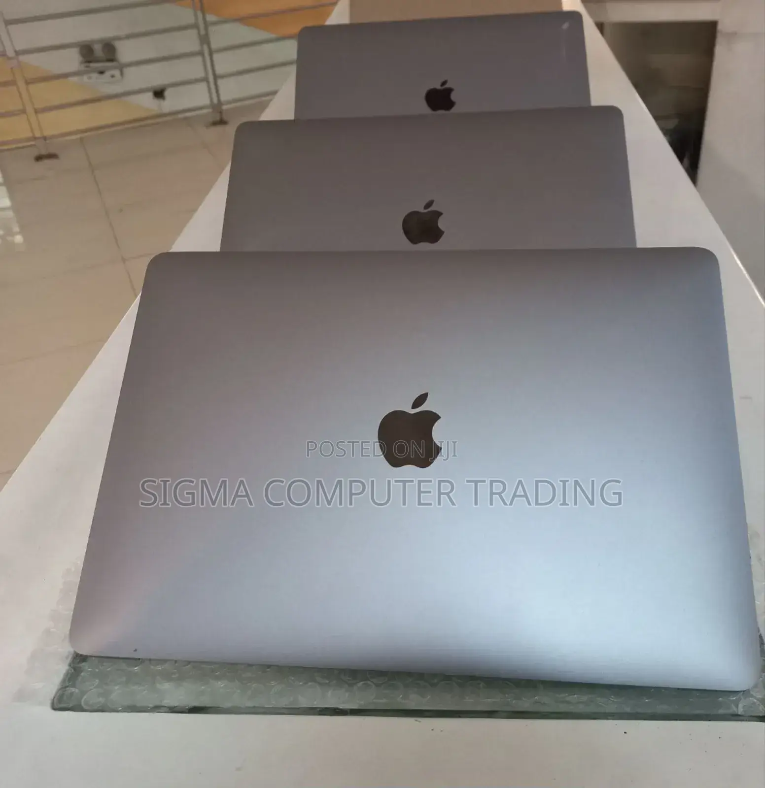 New Laptop Apple MacBook Pro 2017 8GB Intel Core I5 SSD 256GB