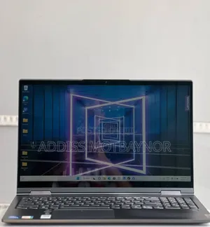 Photo - New Laptop Lenovo ThinkPad Yoga 370 8GB Intel Core I5 SSD 512GB