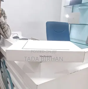 Photo - New Laptop Apple MacBook Air 2024 M3 15-Inch 8GB Apple M3 SSD 512GB