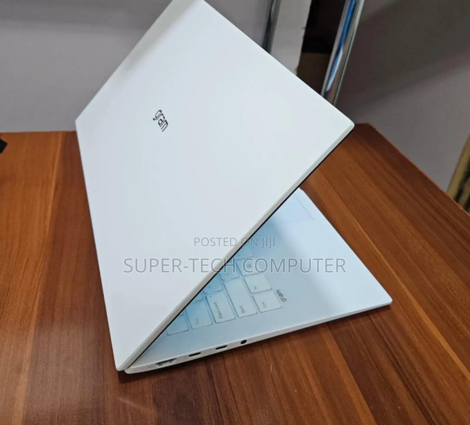 New Laptop LG Gram 15.6 16GB Intel Core I5 SSD 256GB