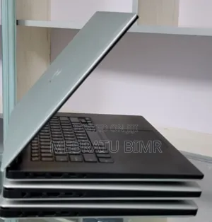 New Laptop Dell Precision 15 3520 32GB Intel Core I7 SSD 512GB