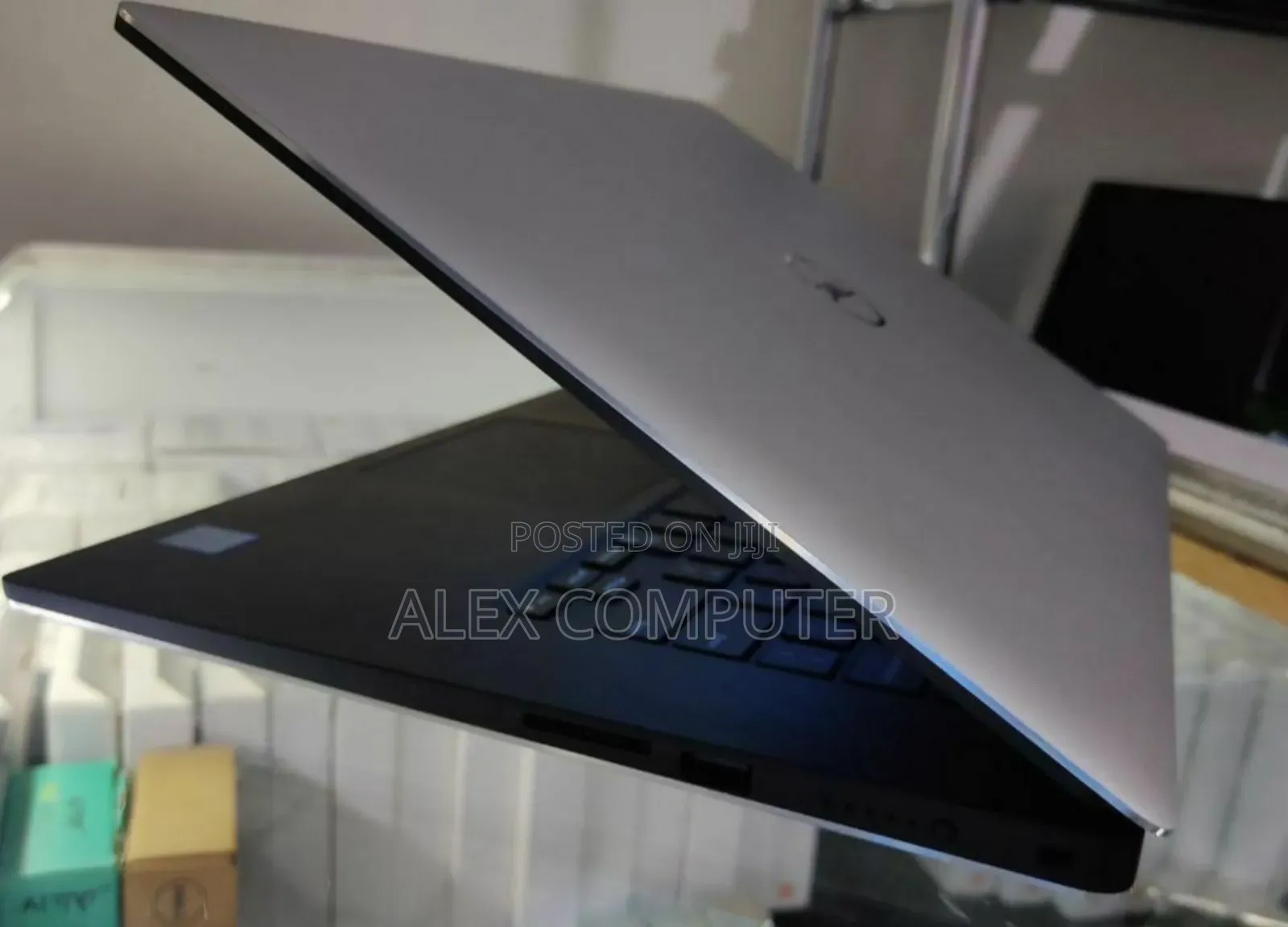 New Laptop Dell XPS 15 8GB Intel Core I7 SSD 512GB