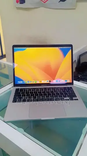 New Laptop Apple MacBook Pro 2022 M2 8GB Apple M2 SSD 512GB
