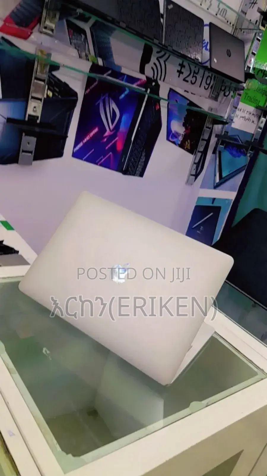 New Laptop Apple MacBook Pro 2022 M2 8GB Apple M2 SSD 512GB