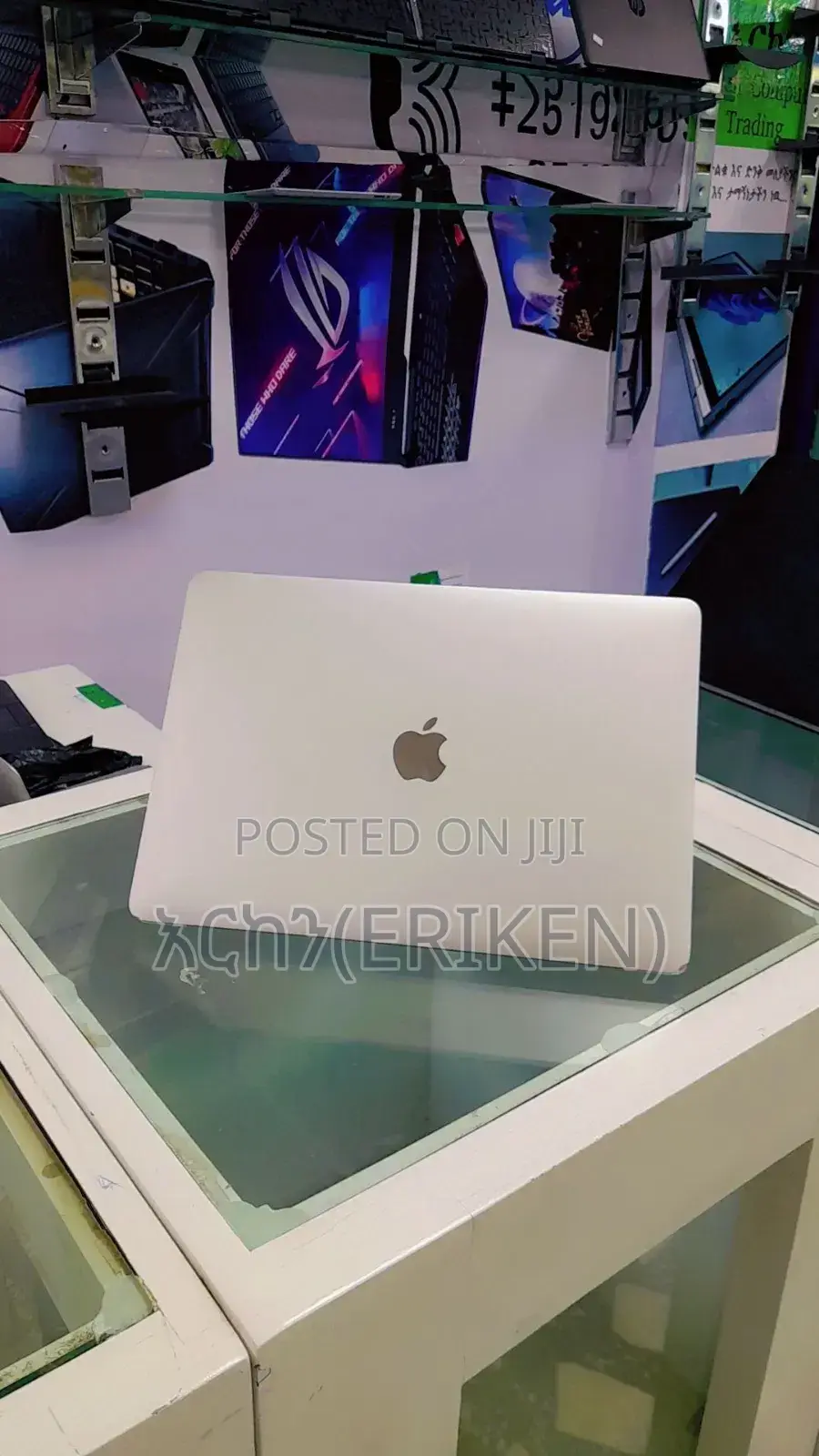 New Laptop Apple MacBook Pro 2022 M2 8GB Apple M2 SSD 512GB