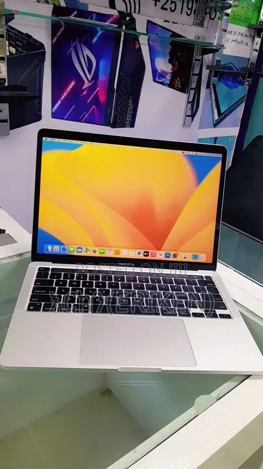 New Laptop Apple MacBook Pro 2022 M2 8GB Apple M2 SSD 512GB