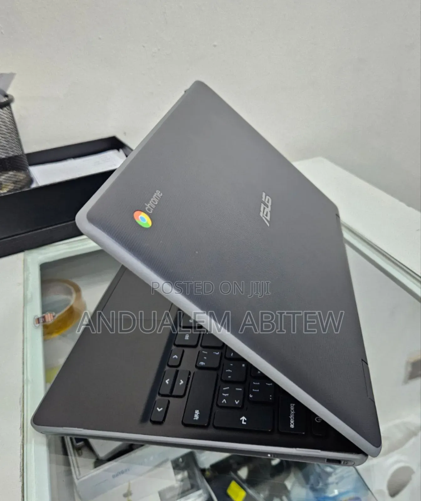 New Laptop Asus Chromebook C300 4GB Intel Pentium SSD 72GB