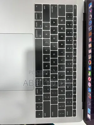 New Laptop Apple MacBook Pro 2017 8GB Intel Core I5 SSD 256GB