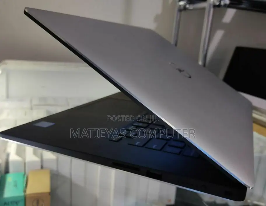 New Laptop Dell XPS 15 8GB Intel Core I7 SSD 512GB