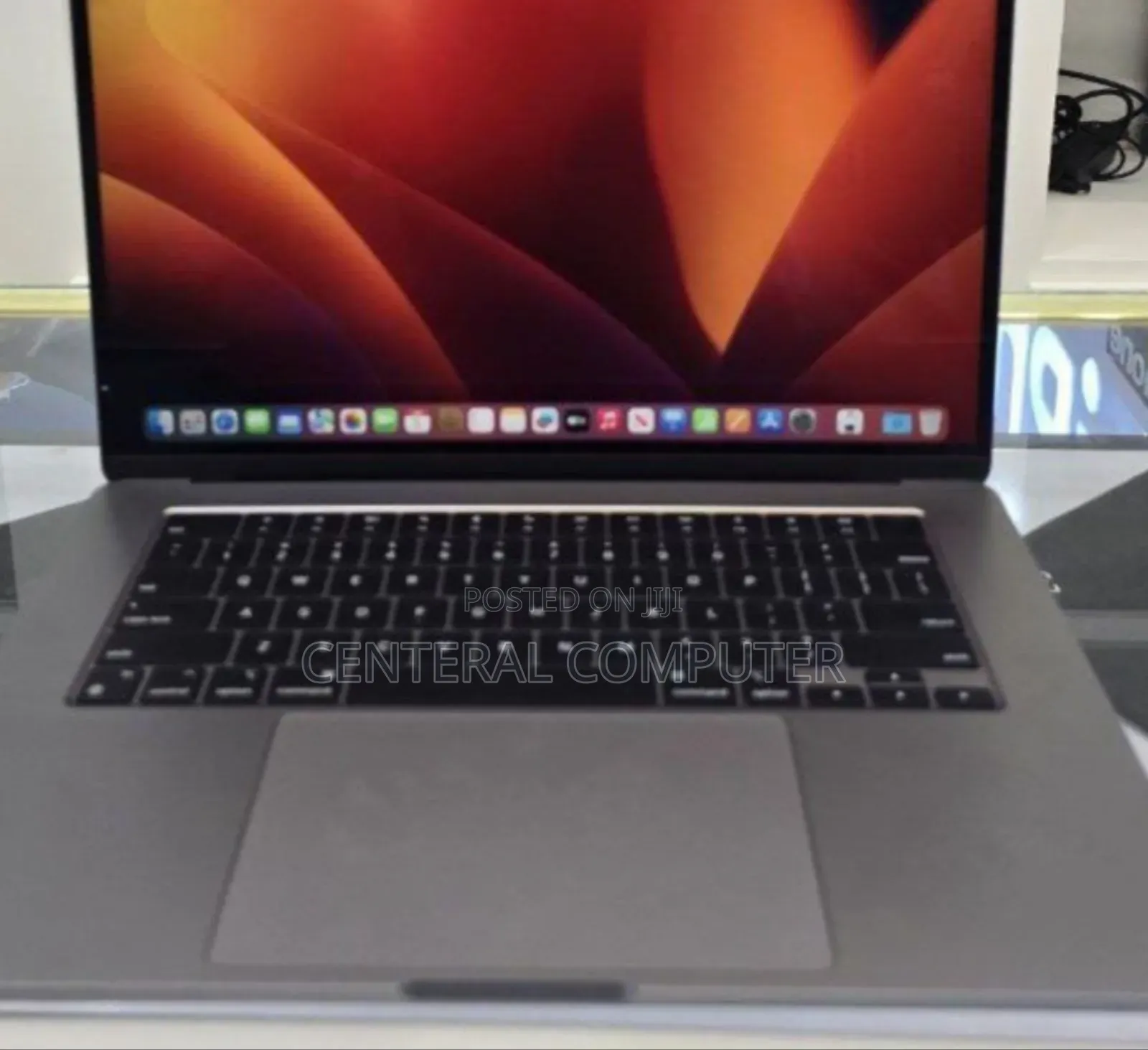 New Laptop Apple MacBook Air 2022 M2 8GB Apple M2 SSD 256GB