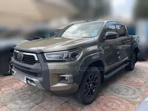 Toyota Hilux 2022 Gray