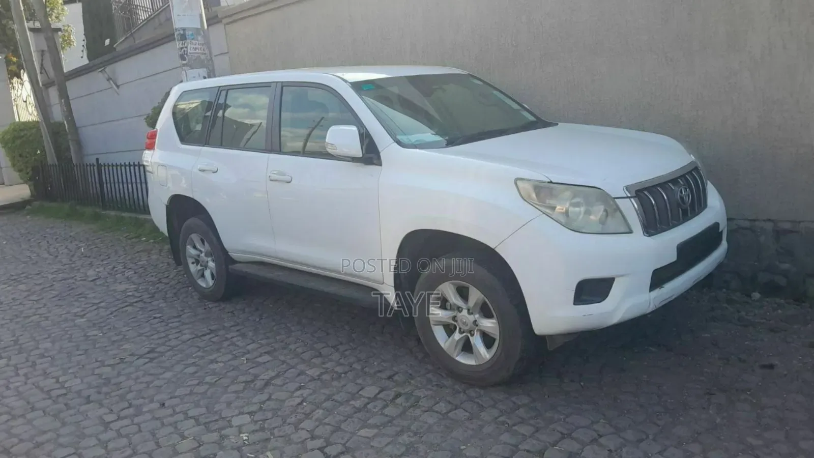 Toyota Land Cruiser Prado 2013 White
