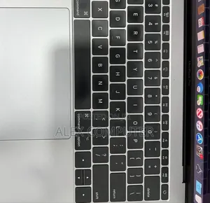 New Laptop Apple MacBook Pro 2017 8GB Intel Core I5 SSD 256GB