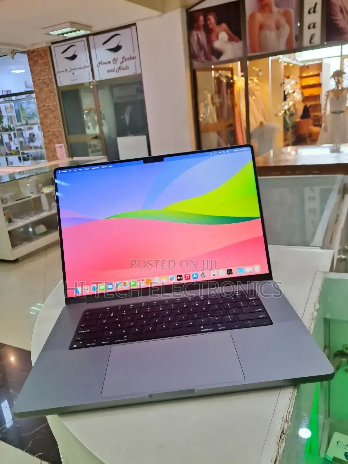 New Laptop Apple MacBook Pro 2023 M2 32GB Apple M2 SSD 512GB