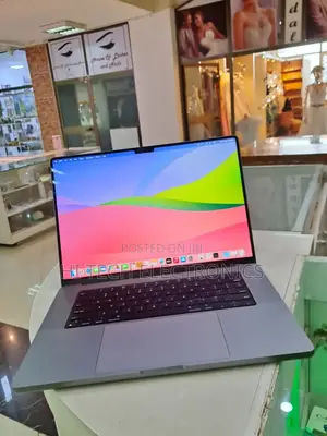 New Laptop Apple MacBook Pro 2023 M2 32GB Apple M2 SSD 512GB