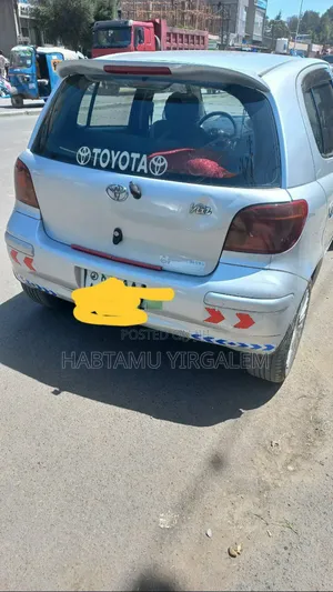 Toyota Vitz 2002 Silver
