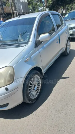 Toyota Vitz 2002 Silver