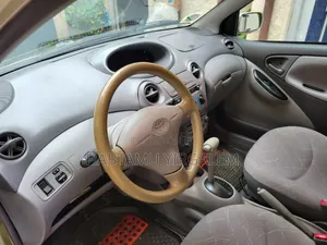 Toyota Vitz 2002 Silver