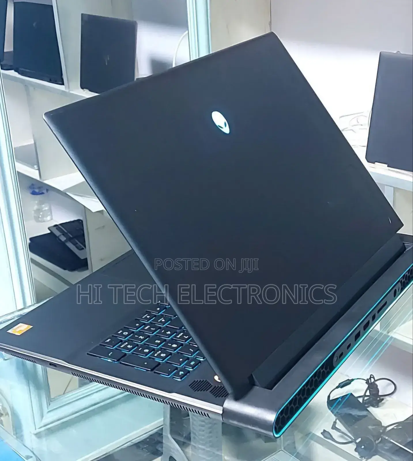 New Laptop Dell Alienware M18 R2 32GB AMD Ryzen 9 SSD 1T