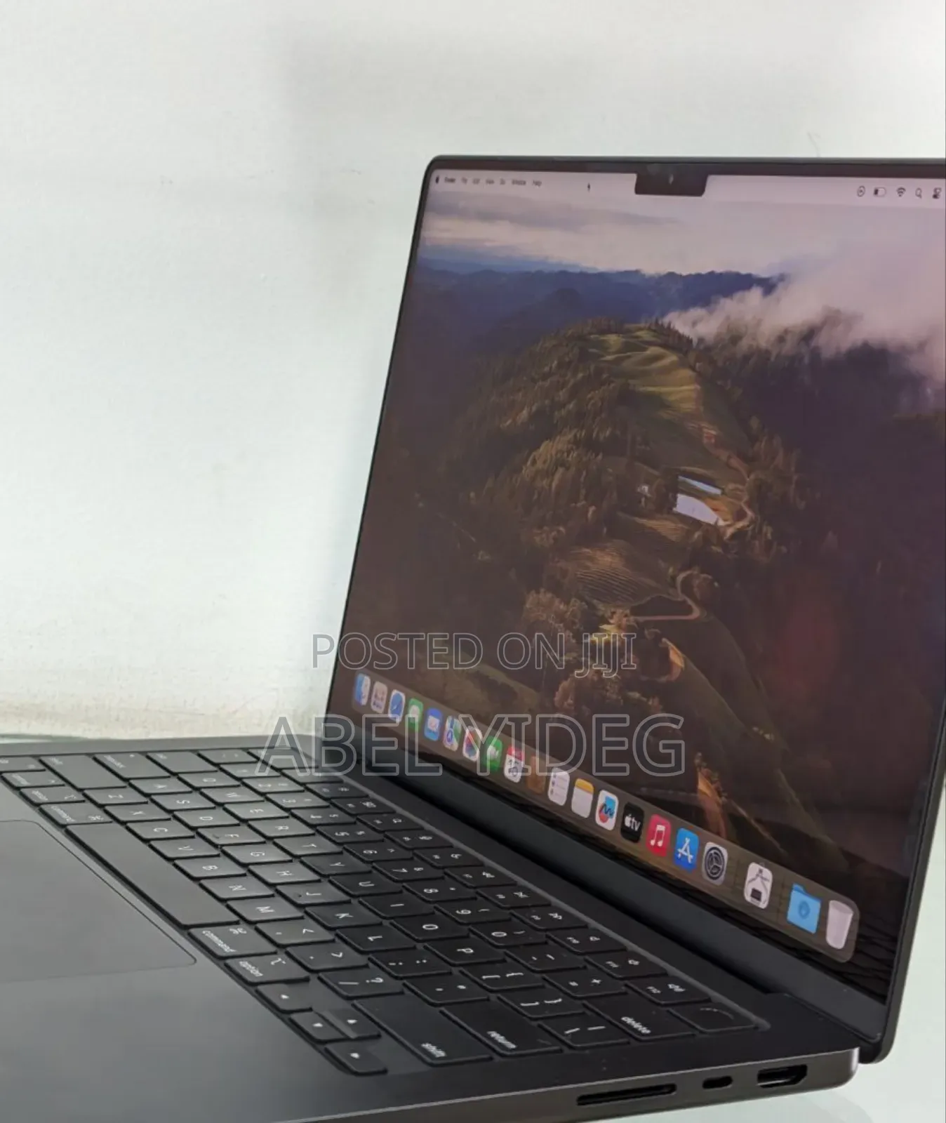 New Laptop Apple MacBook Pro 2023 M3 14-Inch 18GB Apple M3 SSD 512GB