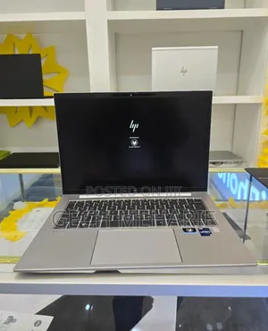 New Laptop HP ZBook Firefly G8 16GB Intel Core I7 SSD 512GB