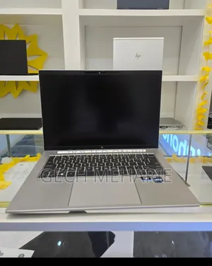 New Laptop HP ZBook Firefly G8 16GB Intel Core I7 SSD 512GB