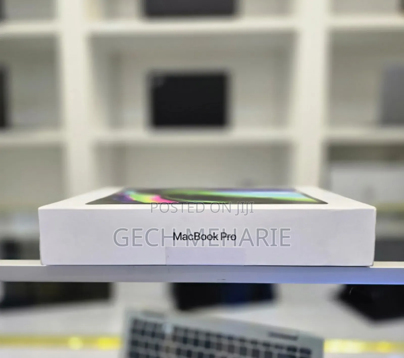 New Laptop Apple MacBook Pro 2022 M2 8GB Apple M2 SSD 256GB