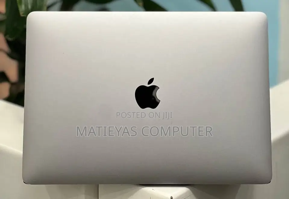 New Laptop Apple MacBook Pro 2017 8GB Intel Core I5 SSD 256GB