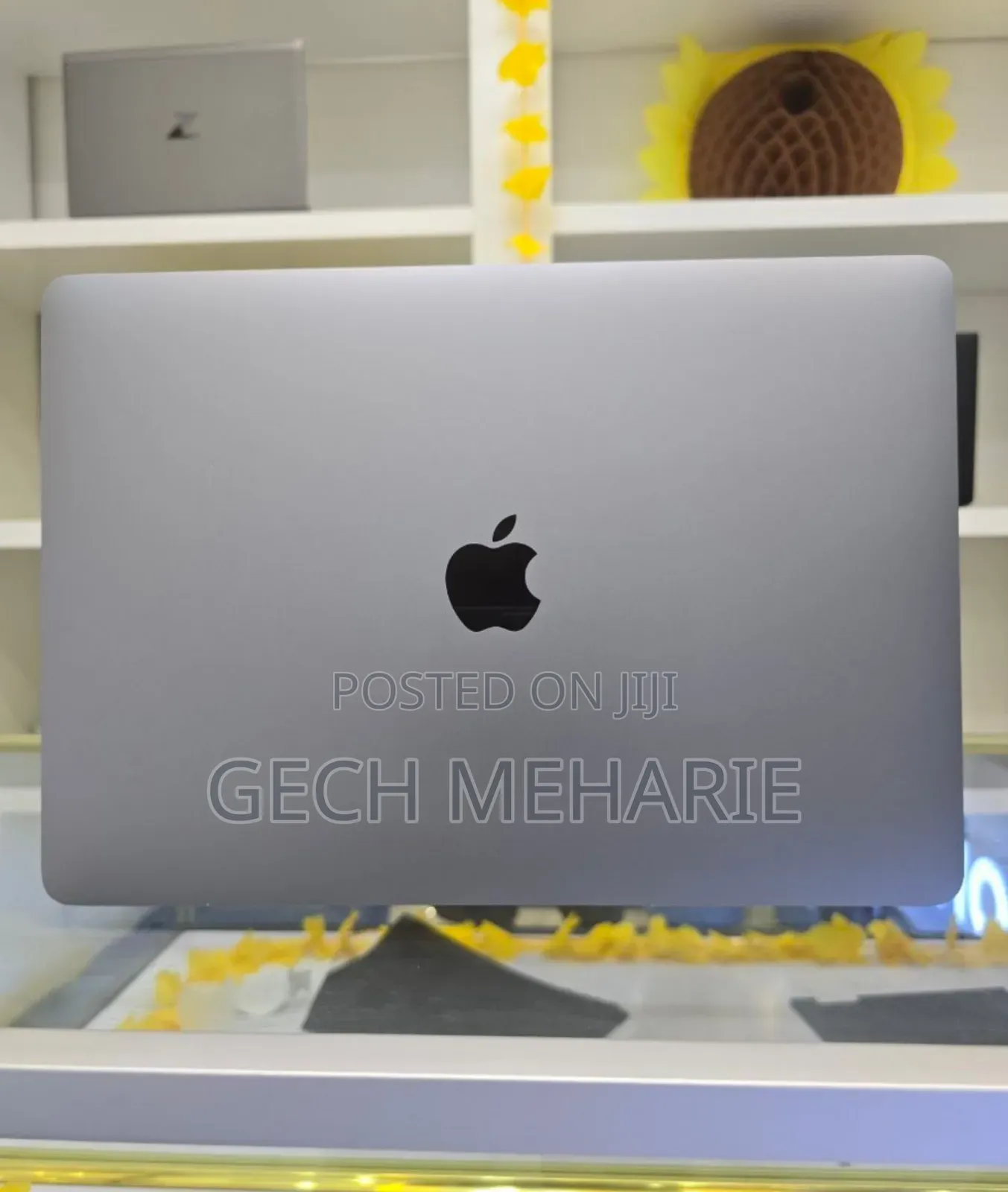 New Laptop Apple MacBook Pro 2020 8GB Apple M1 Pro SSD 256GB