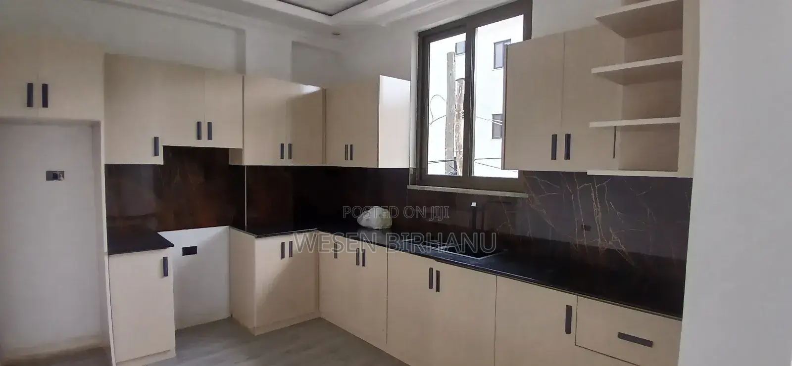 6bdrm House in Sebehulet 72, Bole for sale