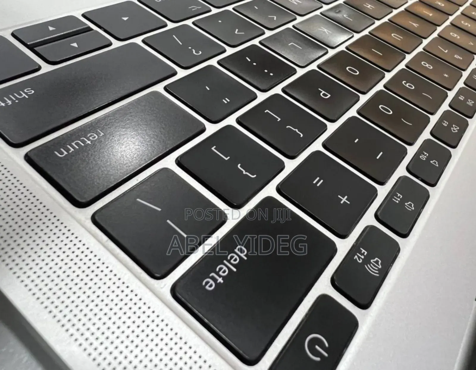 New Laptop Apple MacBook Pro 2017 8GB Intel Core I5 SSD 256GB