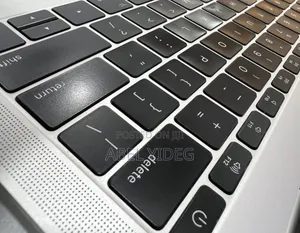 New Laptop Apple MacBook Pro 2017 8GB Intel Core I5 SSD 256GB