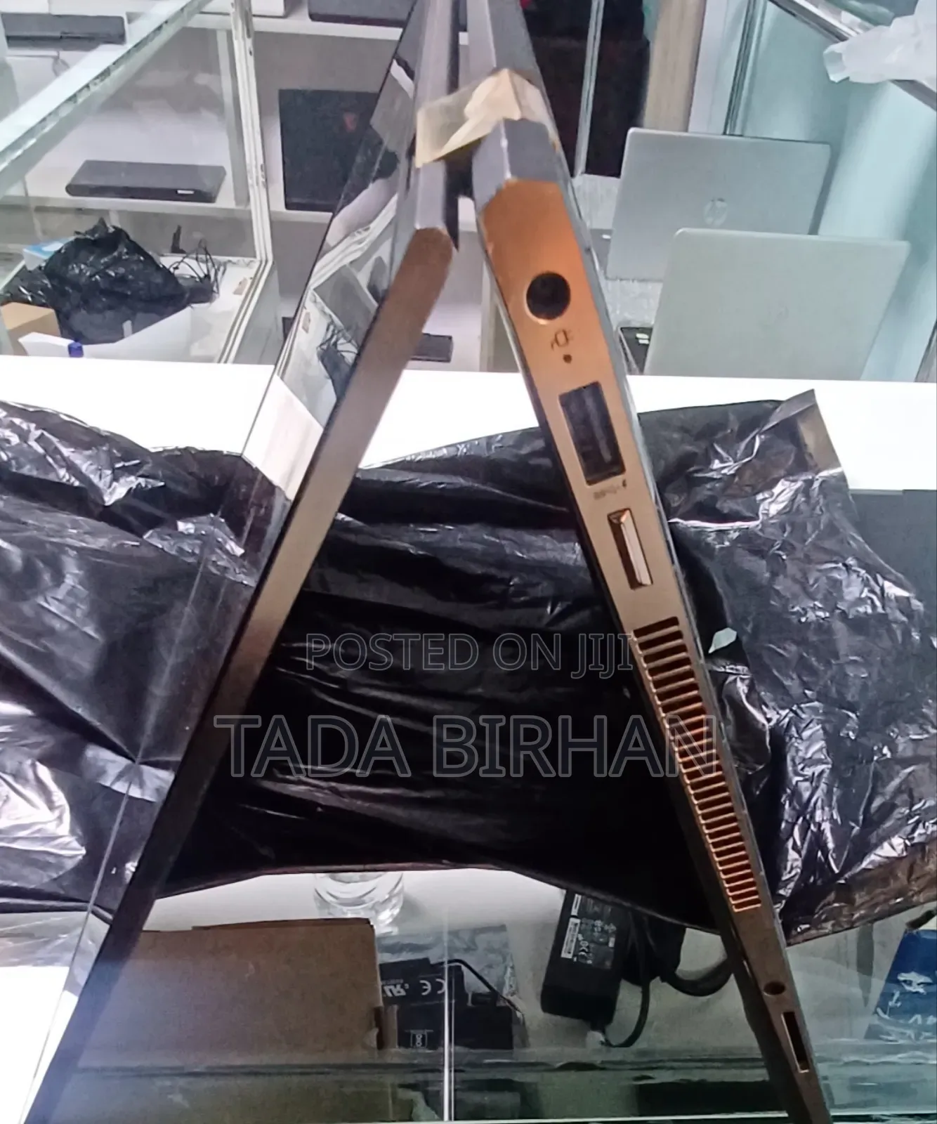 New Laptop HP Spectra 13 16GB Intel Core I7 SSD 512GB