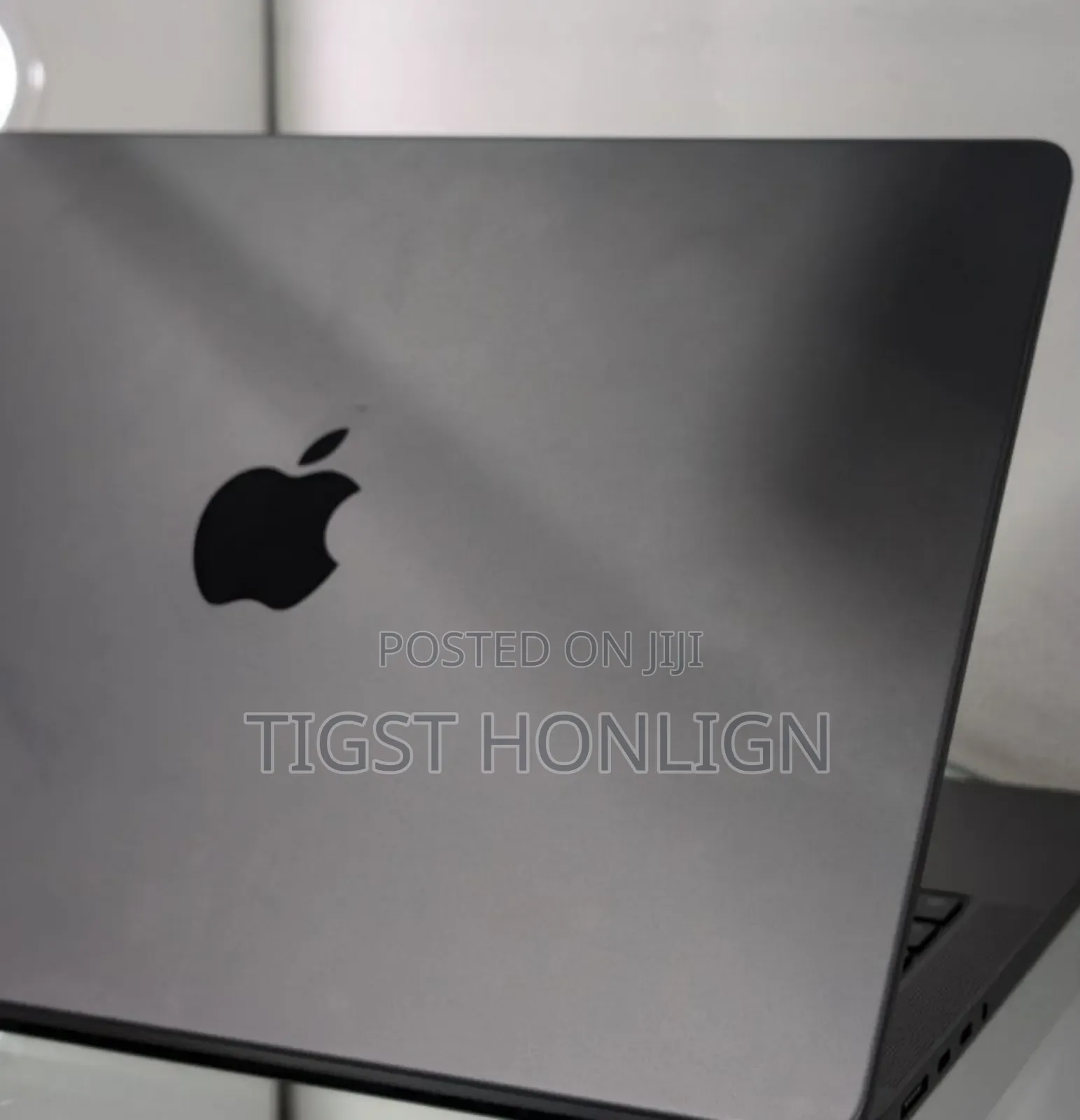 New Laptop Apple MacBook Pro 18GB Apple M3 SSD 512GB