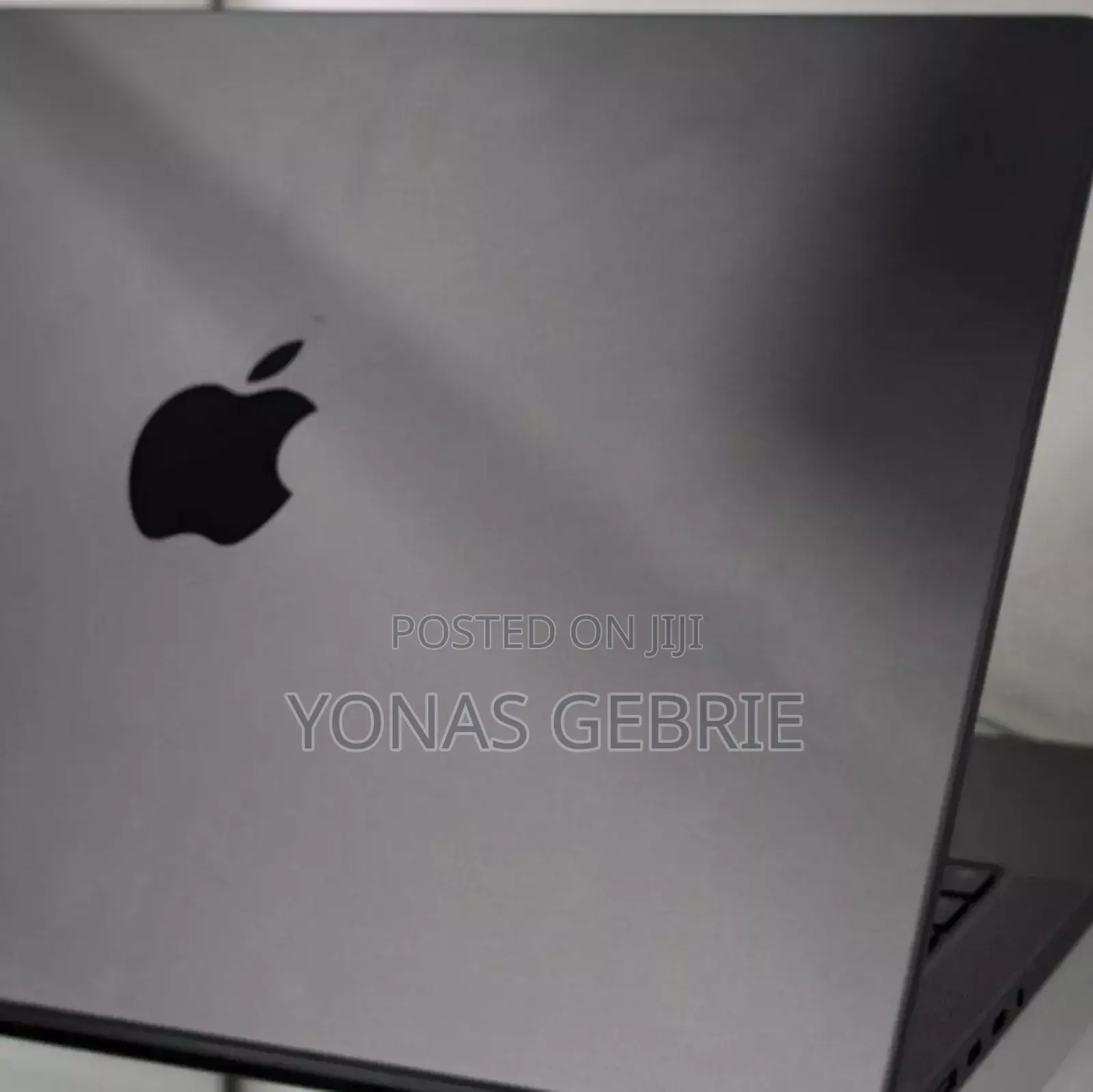 New Laptop Apple MacBook 18GB Apple M3 Max SSD 512GB