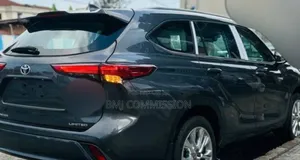 Photo - New Toyota Highlander Limited AWD 2023 Gray