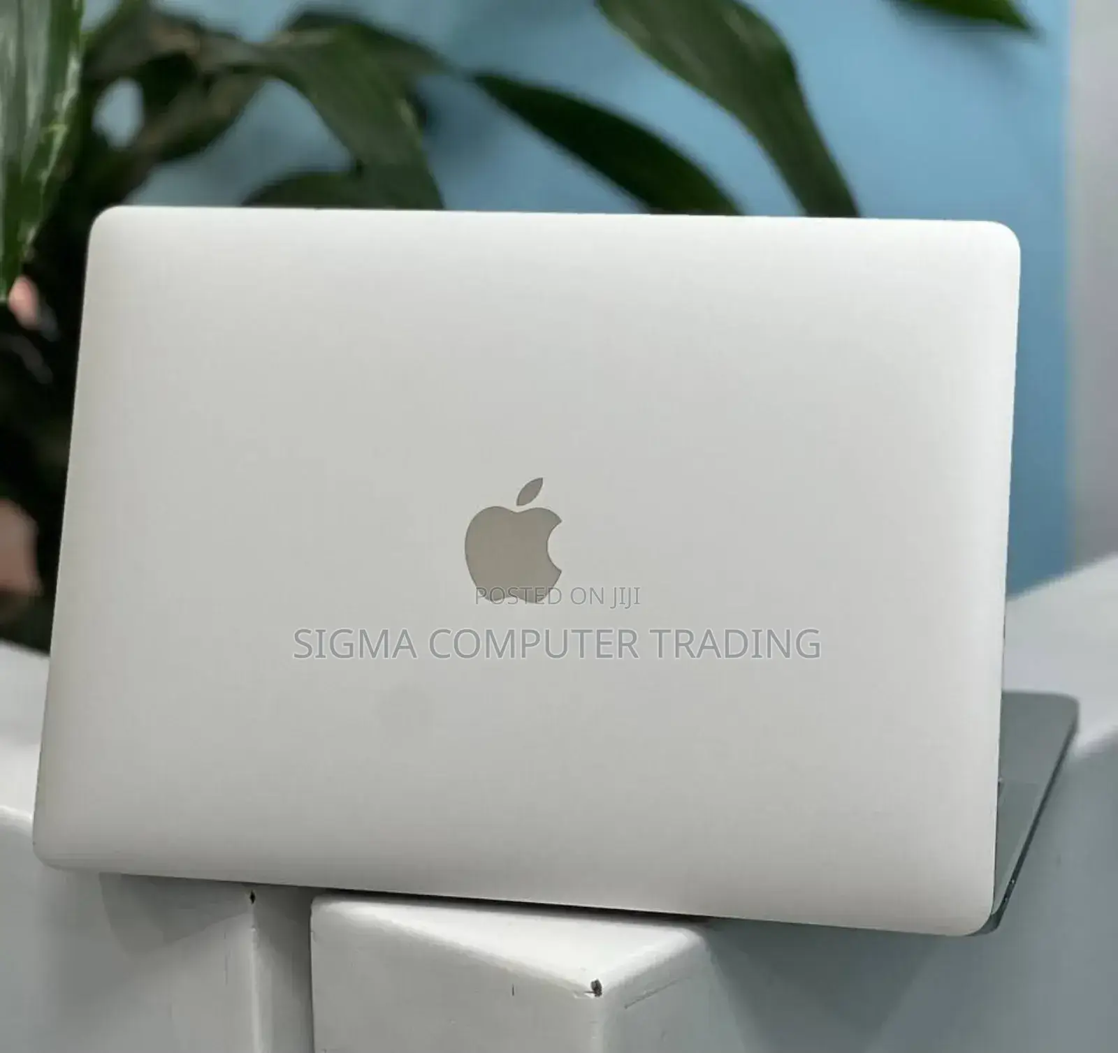 New Laptop Apple MacBook Pro 2017 8GB Intel Core I5 SSD 256GB