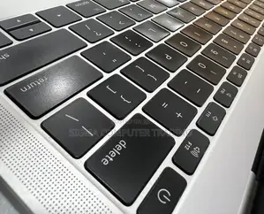 New Laptop Apple MacBook Pro 2017 8GB Intel Core I5 SSD 256GB